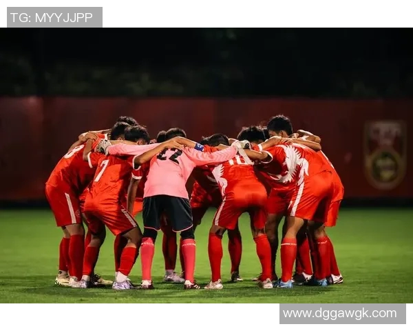 足球明星在比赛中是否佩戴护胸装备的真实情况分析与探讨