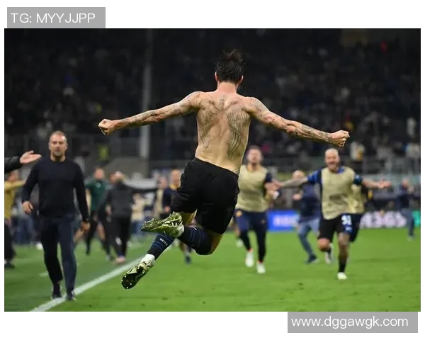 全身刺青的足球明星如何在赛场与生活中展现独特个性与风格