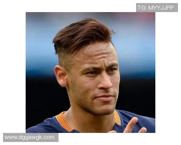 男士足球明星独特发型解析与时尚风格展示