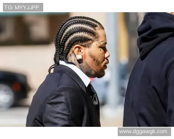 1985年戴维斯与泰勒的经典对决揭示了拳击历史的辉煌瞬间与传奇故事 1985年戴维斯与泰勒的经典对决揭示了拳击历史的辉煌瞬间与传奇故事