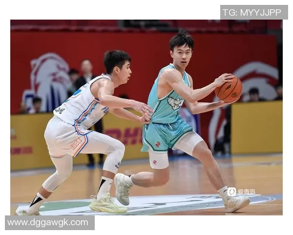 CBA青岛主场迎战深圳队全力争胜展现球队实力与斗志 CBA青岛主场迎战深圳队全力争胜展现球队实力与斗志